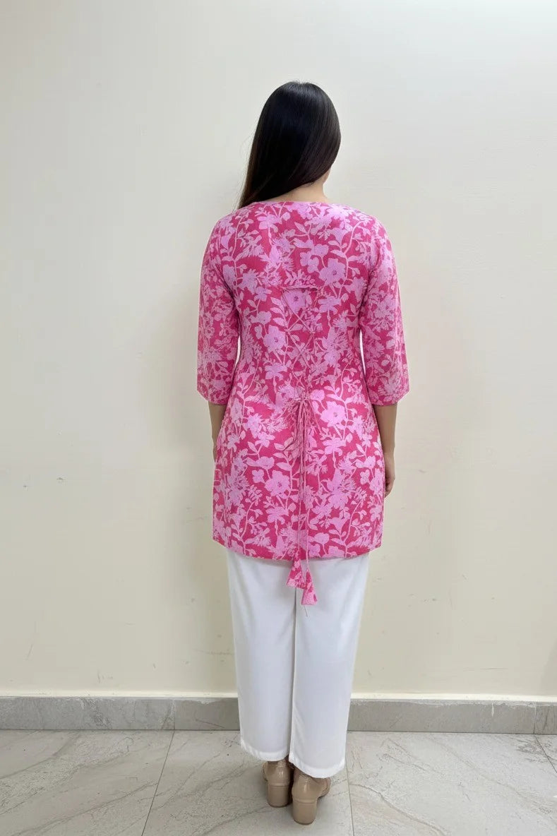 Stay bright in this pink kurti for women. Combining a classic silhouette with a pink floral kurti for women pattern, it’s a stylish and comfortable kurti for women.